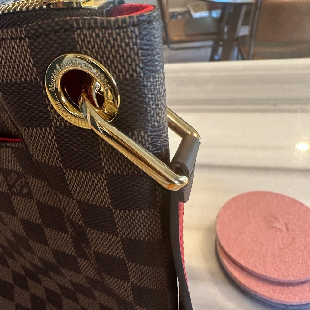 AUTHENTIC Louis Vuitton Southbank Besace Crossbody Bag NEW WITH TAGS!! - Picture 11 of 11